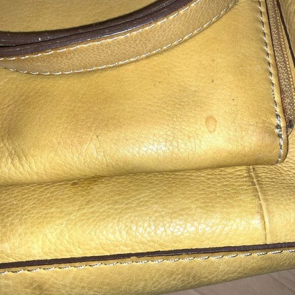 Vintage Fossil leather crossbody organizer purse. Yellow - Picture 9 of 11